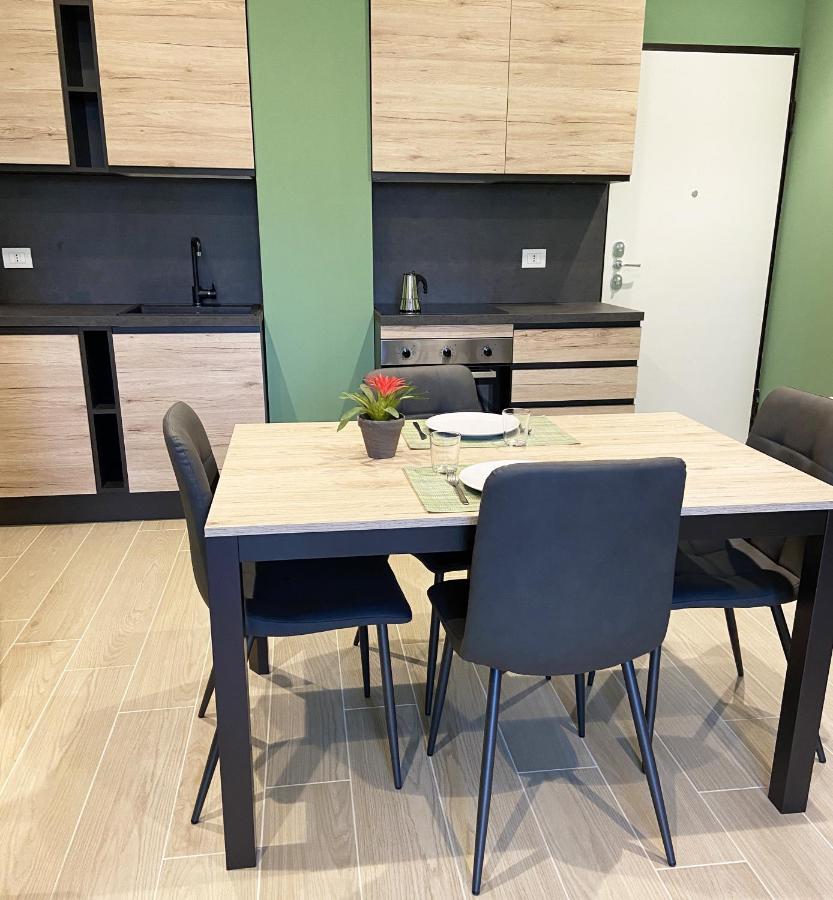 Casa Di Laura Mono E Bilo Di Fronte Ospedale San Raffaele Appartement Segrate Buitenkant foto