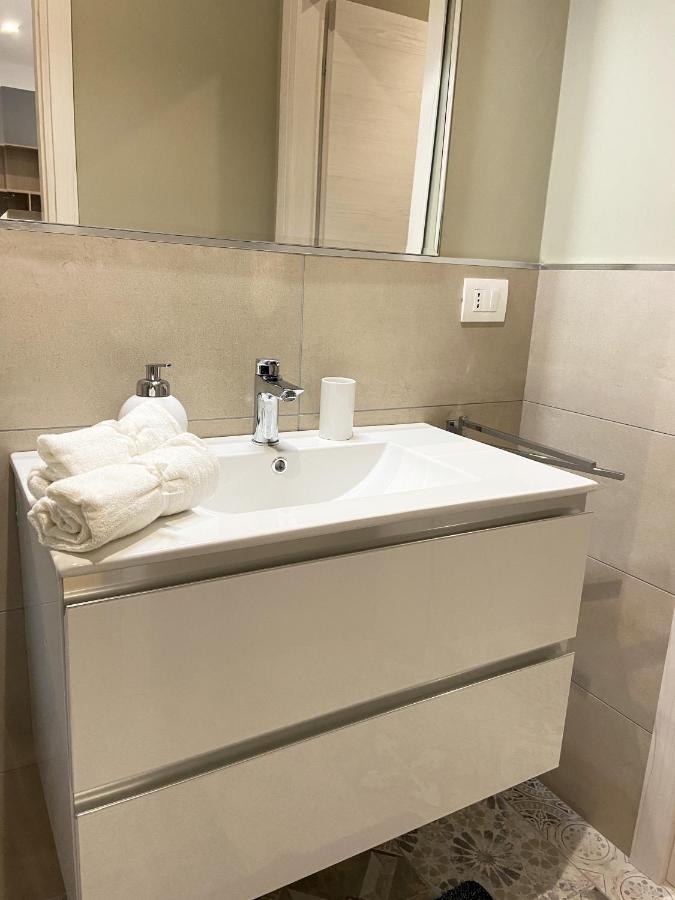 Casa Di Laura Mono E Bilo Di Fronte Ospedale San Raffaele Appartement Segrate Buitenkant foto